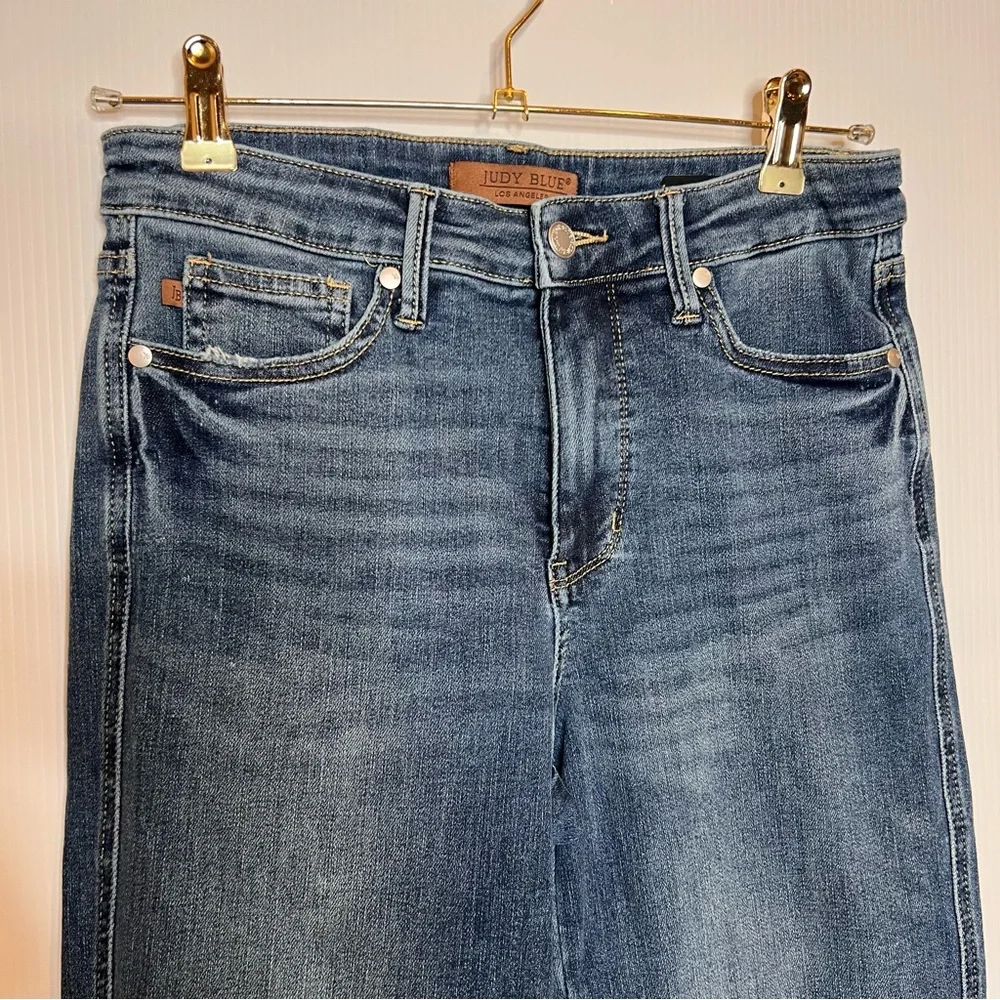 JUDY BLUE Mid Rise Tummy Control Vintage Straight Raw Hem Denim Jeans. Size 7/28